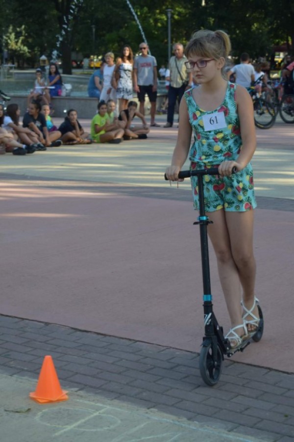 Над 100 деца и младежи показаха умения и бързина в състезание за ролери и тротинетки 