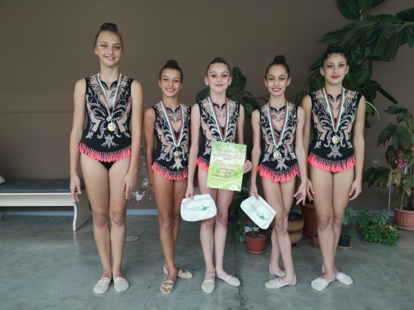 Гимнастичките ни се отрупаха с медали от първото състезание за сезона