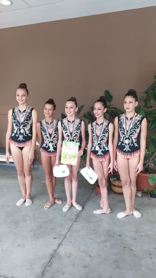 Гимнастичките ни се отрупаха с медали от първото състезание за сезона