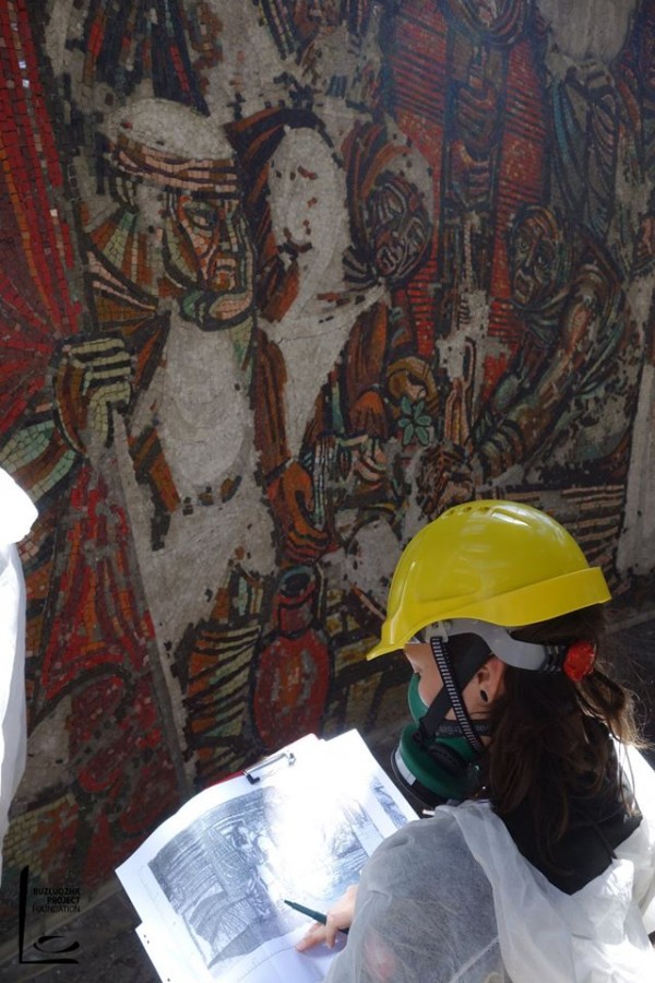 Над 150 касетки с парченца от мозайките на Бузлуджа събраха специалисти