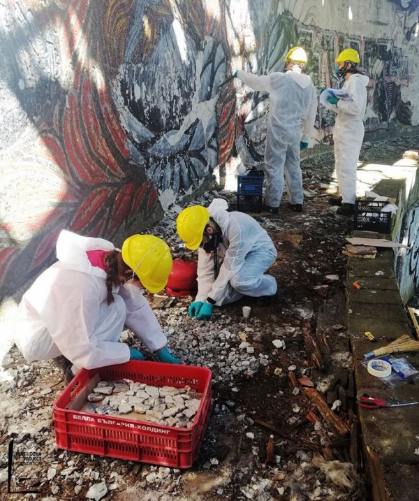 Над 150 касетки с парченца от мозайките на Бузлуджа събраха специалисти