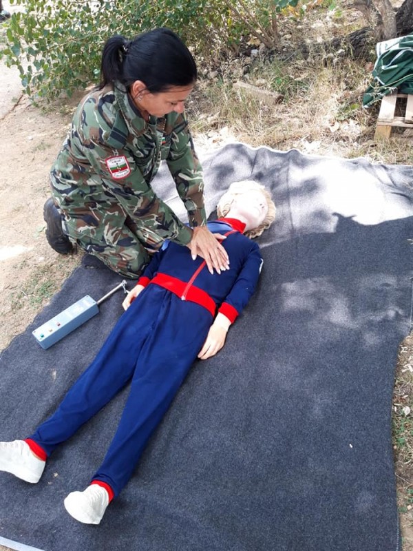 Военни усъвършенстват умения на яз. Копринка за оказване на помощ при наводнения