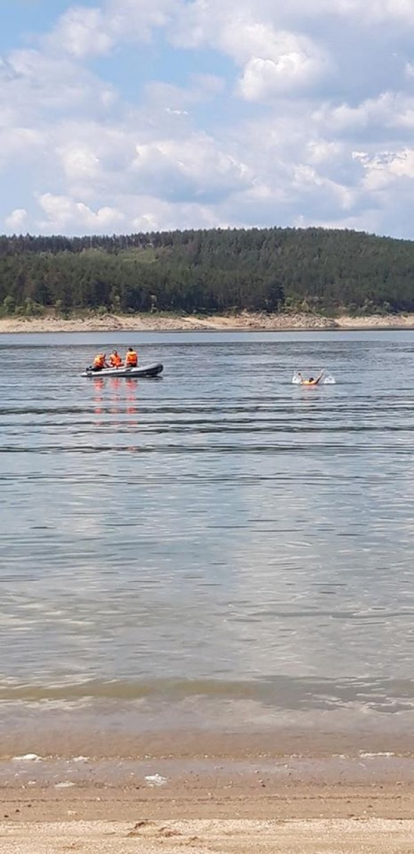 Военни усъвършенстват умения на яз. Копринка за оказване на помощ при наводнения