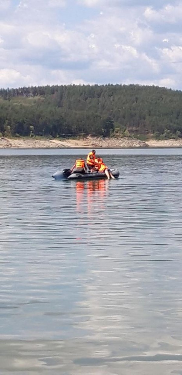 Военни усъвършенстват умения на яз. Копринка за оказване на помощ при наводнения