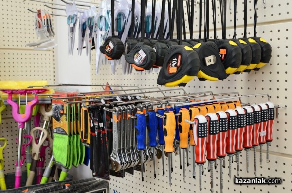 Вече 1 година „Всичко за Дома“ радва казанлъчани