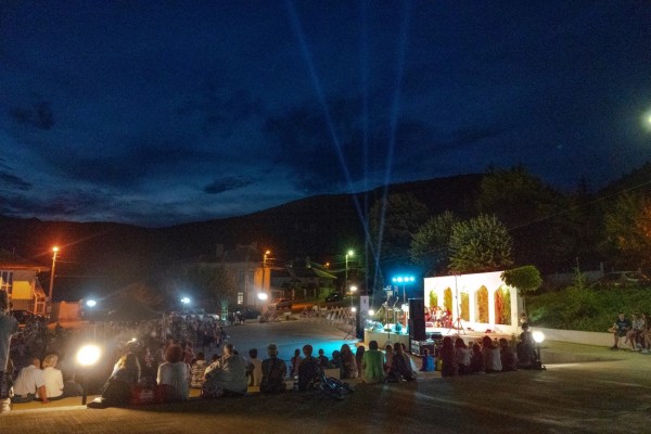 Със заря и пищен концерт шипченци отпразнуваха своя празник