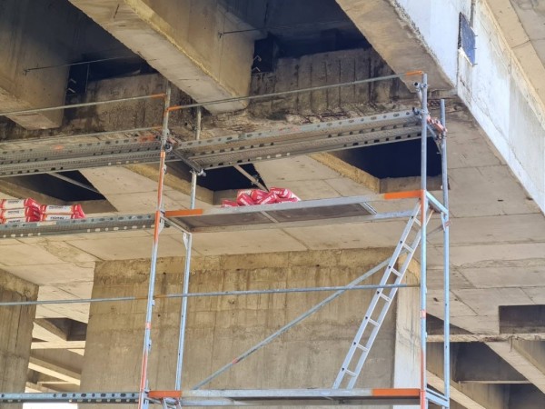 Вече подмениха с нови половината лагери по надлез “Катекс”. Работата продължава