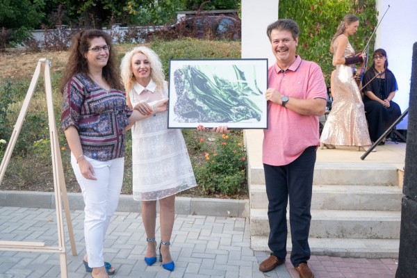 Със заря и пищен концерт шипченци отпразнуваха своя празник