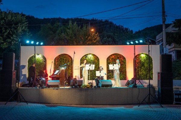 Със заря и пищен концерт шипченци отпразнуваха своя празник