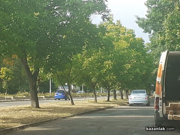 Колоездач пострада тежко при катастрофа на изхода за Крън