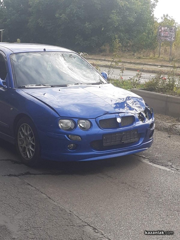 Колоездач пострада тежко при катастрофа на изхода за Крън