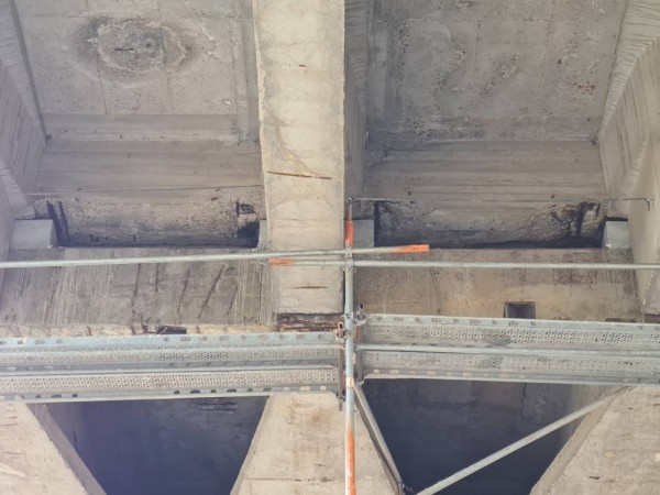 Вече подмениха с нови половината лагери по надлез “Катекс”. Работата продължава