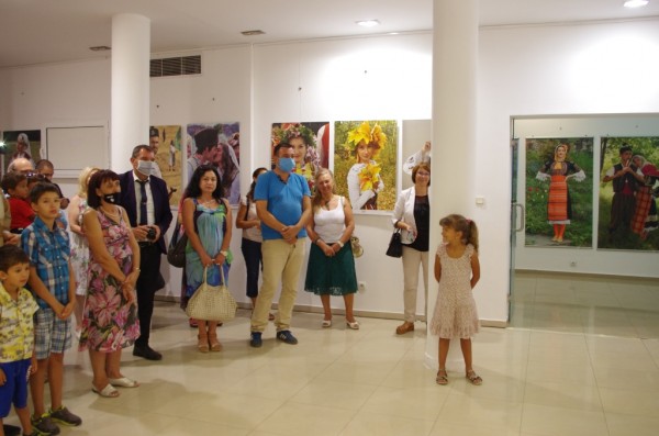 Заповядайте на фотографската изложба “Различната България“