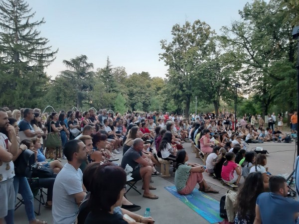 Големият интерес за филма „Доза щастие“ напълни Розариума