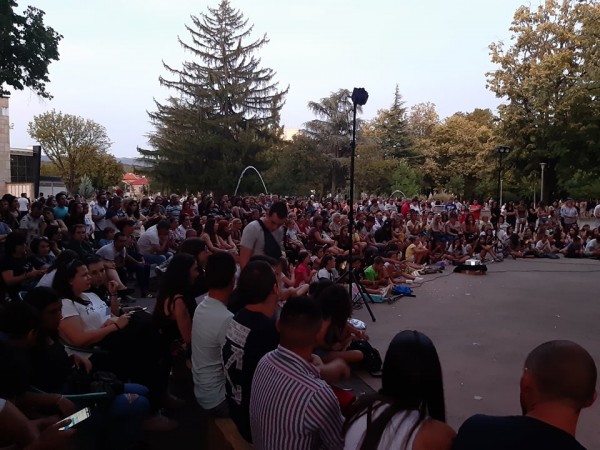 Големият интерес за филма „Доза щастие“ напълни Розариума