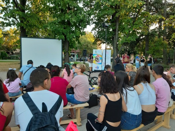 Големият интерес за филма „Доза щастие“ напълни Розариума