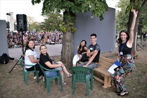 Големият интерес за филма „Доза щастие“ напълни Розариума