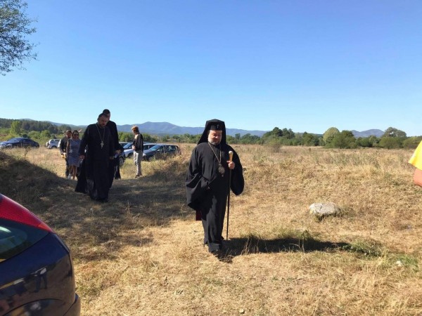 Митрополит Киприан отслужи празничен молебен в Потопената църква на с.Виден