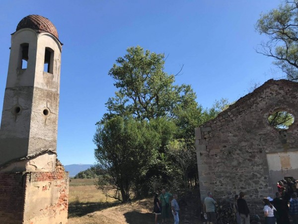 Митрополит Киприан отслужи празничен молебен в Потопената църква на с.Виден