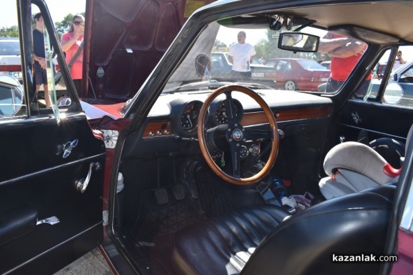 Ретро красавици събираха погледите на яз. Копринка днес