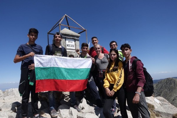 „Светлини сред сенките” стават на седемнайсет