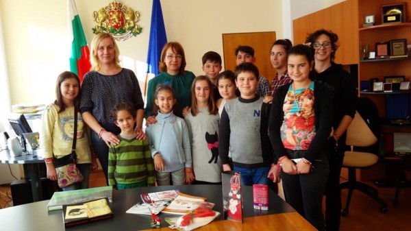 „Светлини сред сенките” стават на седемнайсет