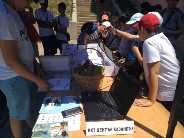 ИКТ Център стана на 7! Запишете се за Академията по програмиране и роботика 2020-2021