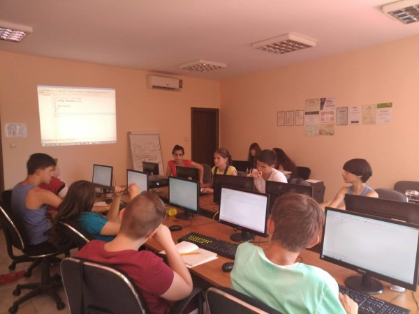 ИКТ Център стана на 7! Запишете се за Академията по програмиране и роботика 2020-2021