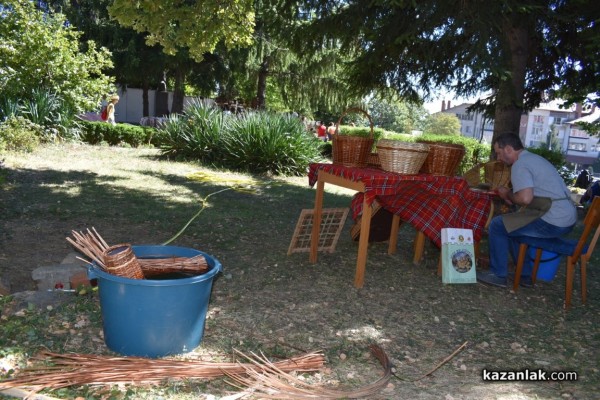 Дни на изкуствата и занаятите в Шипка. Майстори показват умения и сръчност