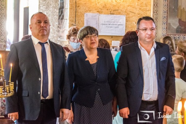 С празнична литургия и курбан павелбанци отбелязаха празника на града