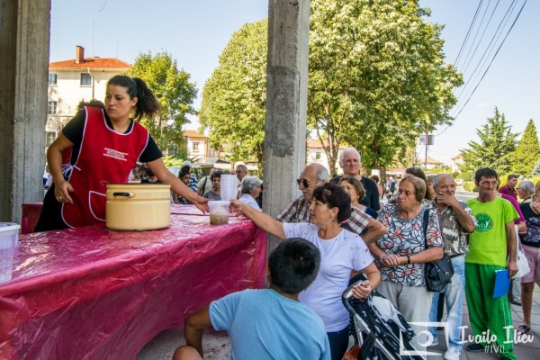 С празнична литургия и курбан павелбанци отбелязаха празника на града