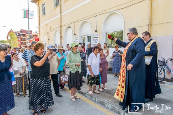 С празнична литургия и курбан павелбанци отбелязаха празника на града