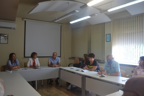 Учителите с разнообразни идеи за новата академия за детски таланти в Розово