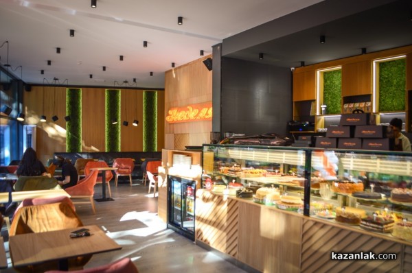 Сладкарница “Неделя“ отвори врати в Казанлък