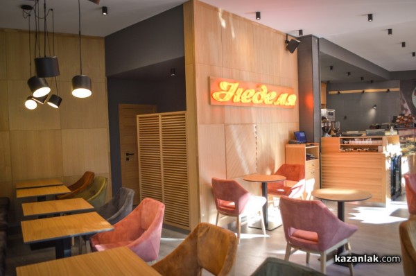 Сладкарница “Неделя“ отвори врати в Казанлък