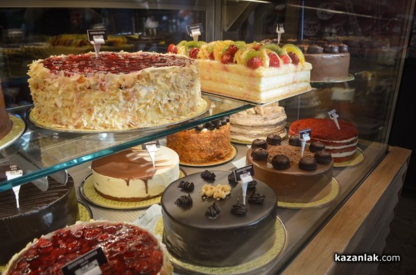 Сладкарница “Неделя“ отвори врати в Казанлък