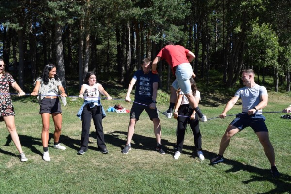 Младежи се учиха как да оказват първа помощ