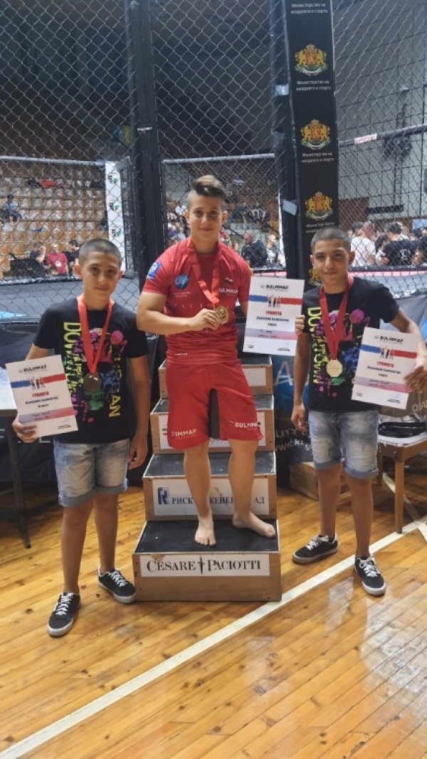 Казанлъшките ММА бойци с две шампионски титли и пет медала от Държавното първенство