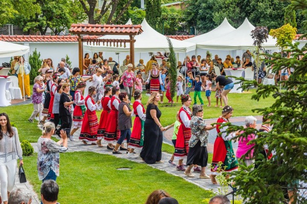 Отпразнувайте първия учебен ден с българска народна музика в „Светилото”