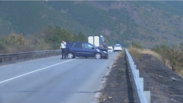 Пожар предизвика верижна катастрофа до с. Ветрен