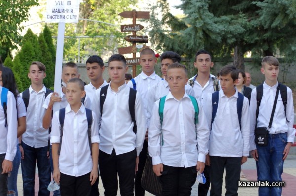 За 96 път нови хаджиеновци прекрачиха училищния праг