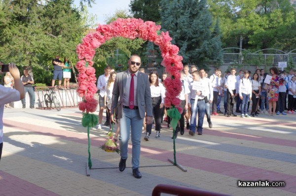 За 96 път нови хаджиеновци прекрачиха училищния праг