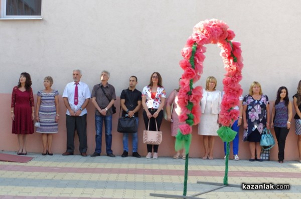 За 96 път нови хаджиеновци прекрачиха училищния праг