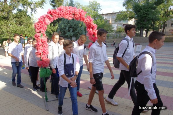 За 96 път нови хаджиеновци прекрачиха училищния праг