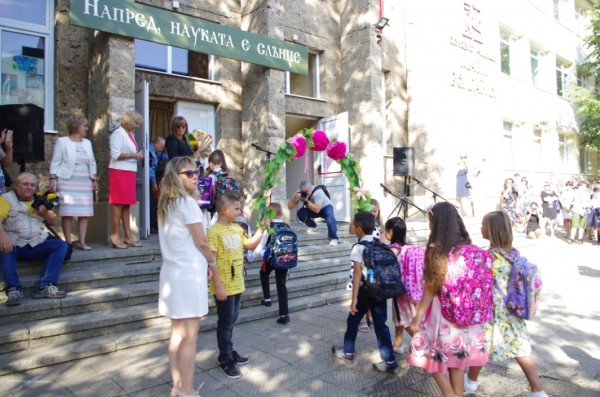 Казанлъшките училища посрещат над 7 000 ученици за учебната 2020-2021