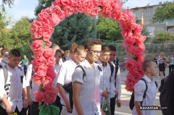 За 96 път нови хаджиеновци прекрачиха училищния праг