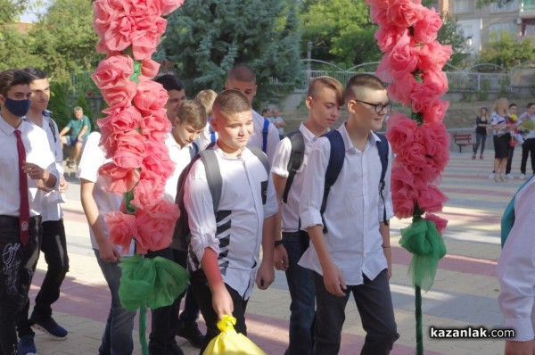 За 96 път нови хаджиеновци прекрачиха училищния праг