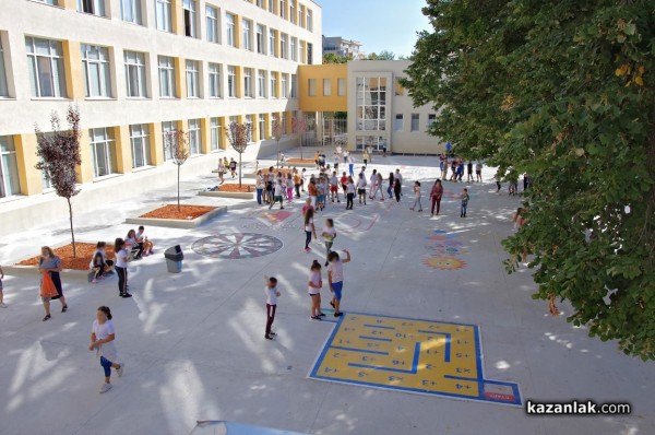 С изцяло обновена спортна база започна учебната година в СУ „Екзарх Антим I“ 