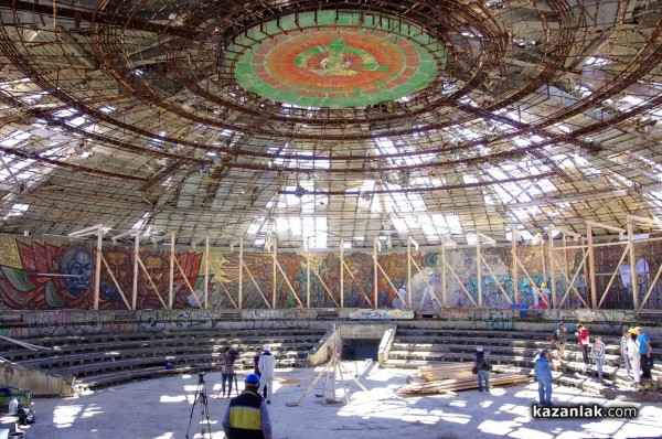 Навес ще пази мозайките в паметника Бузлуджа