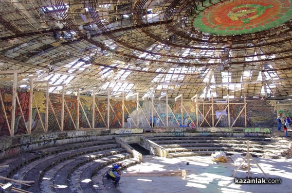 Навес ще пази мозайките в паметника Бузлуджа